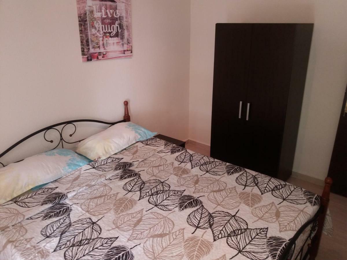 Jordan'S Appartment At เนอา มิคานิโอนา ภายนอก รูปภาพ