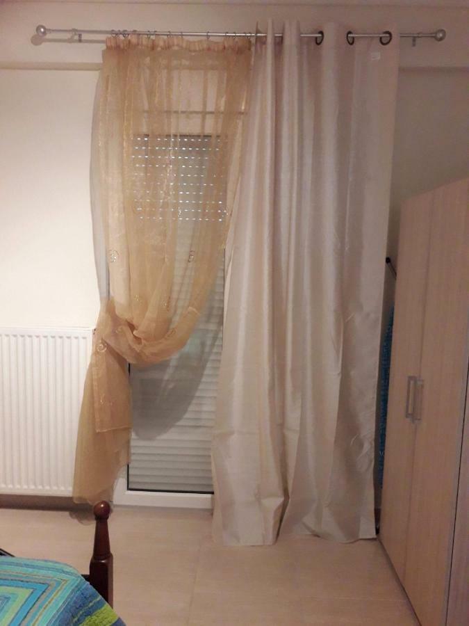 Jordan'S Appartment At เนอา มิคานิโอนา ภายนอก รูปภาพ