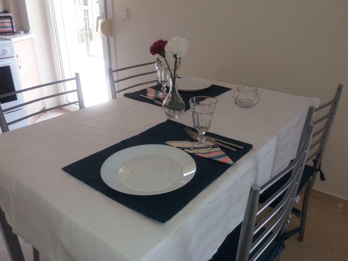 Jordan'S Appartment At เนอา มิคานิโอนา ภายนอก รูปภาพ