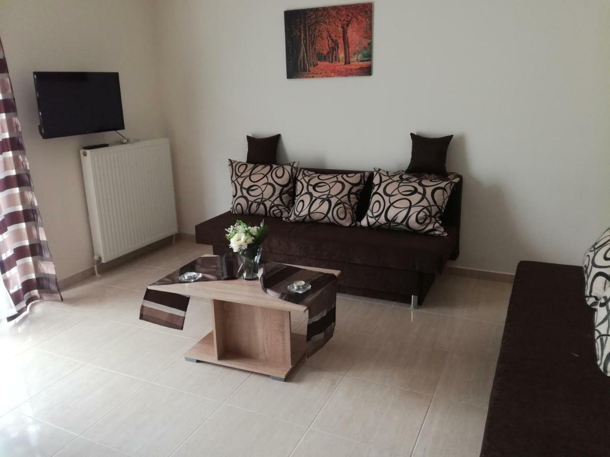 Jordan'S Appartment At เนอา มิคานิโอนา ภายนอก รูปภาพ