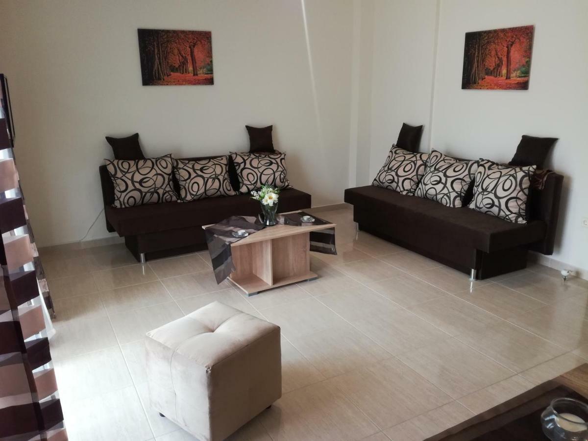 Jordan'S Appartment At เนอา มิคานิโอนา ภายนอก รูปภาพ
