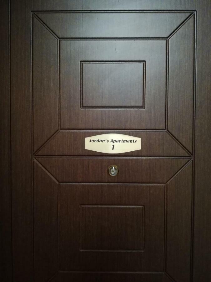 Jordan'S Appartment At เนอา มิคานิโอนา ภายนอก รูปภาพ