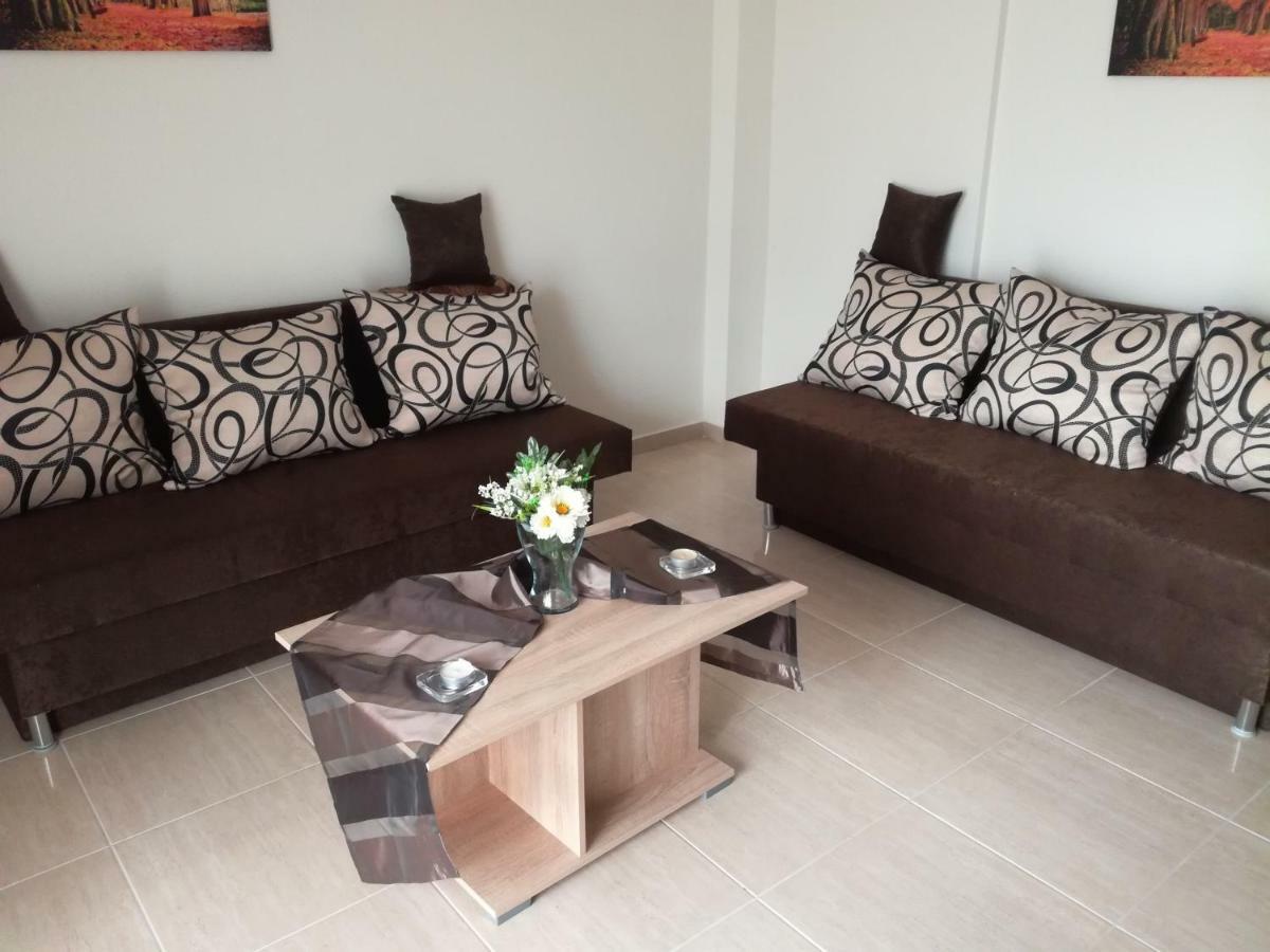 Jordan'S Appartment At เนอา มิคานิโอนา ภายนอก รูปภาพ